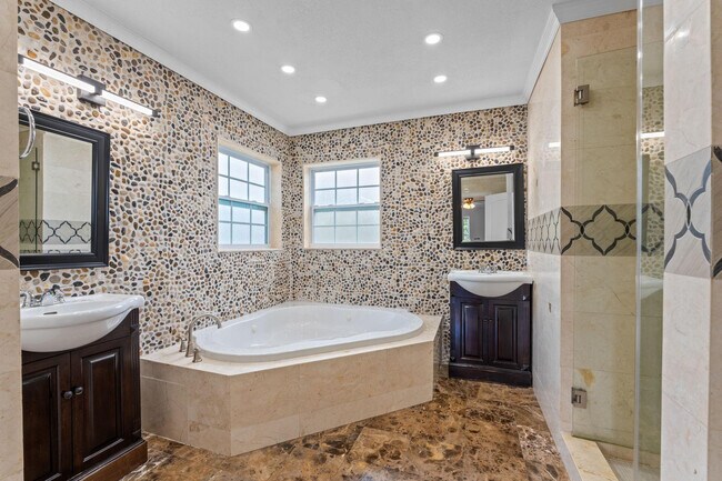 Building Photo - 7803 NW 70th Ave