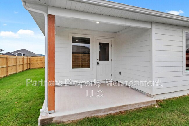 Building Photo - 941 Rentley St