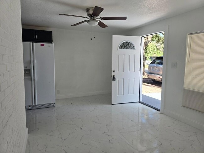 Building Photo - 1813 Hacienda Way