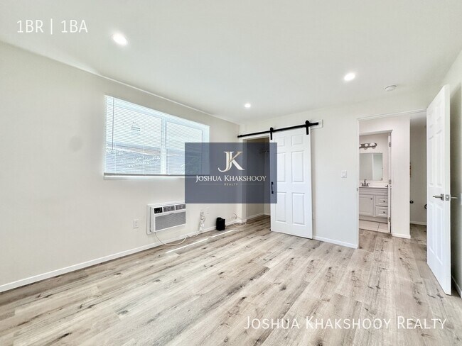 Building Photo - 14615 Gilmore St