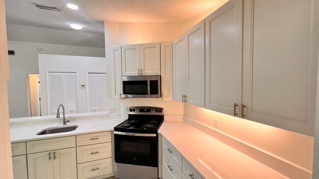 Building Photo - 23 Winding Woods Trail