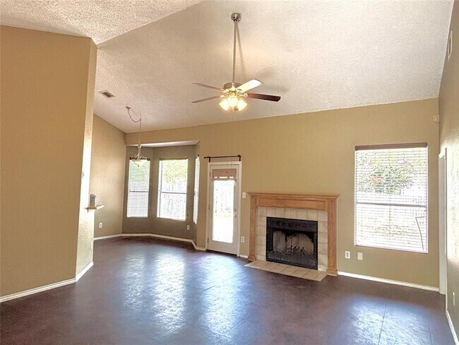 Building Photo - 2139 Cervin Blvd