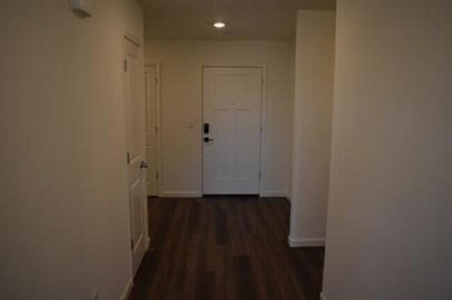 Building Photo - 4543 Iris Ct