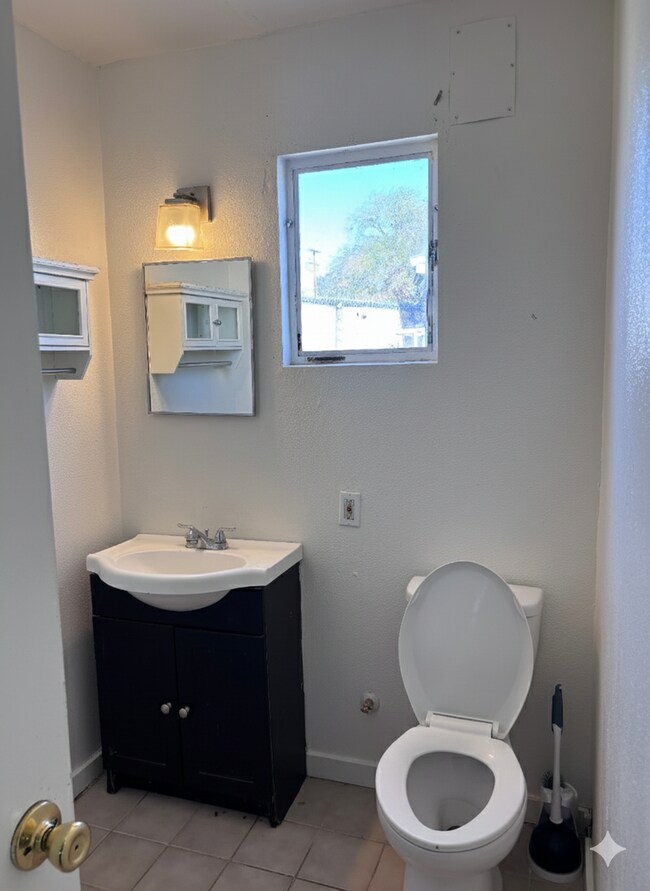 Building Photo - * Acoma (Lease Only)