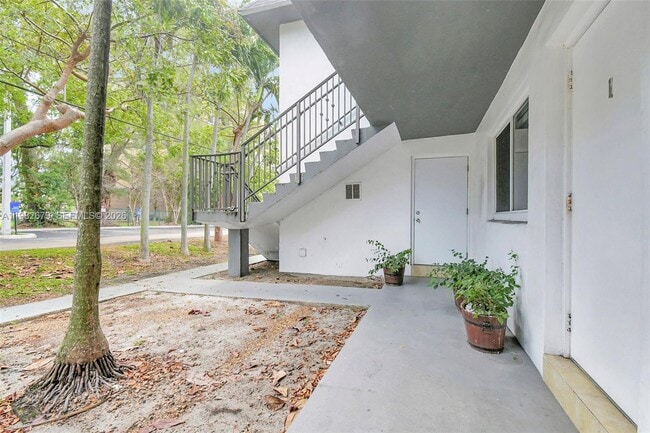 Building Photo - 407 SE 9th Ct