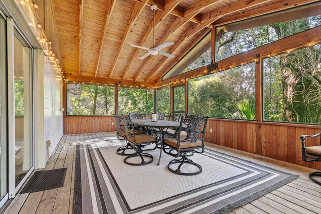 Building Photo - 2821 NW 4th Ln