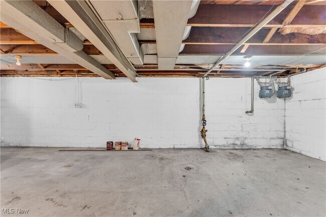 Building Photo - 3819 W 137th St
