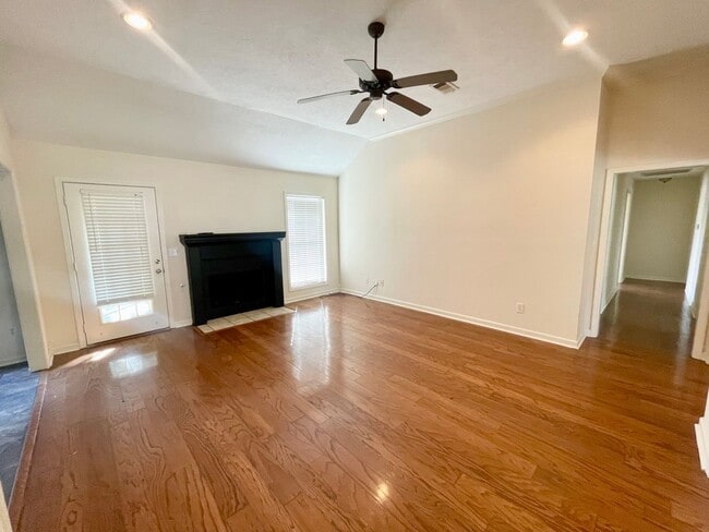Building Photo - 311 Longleaf Dr