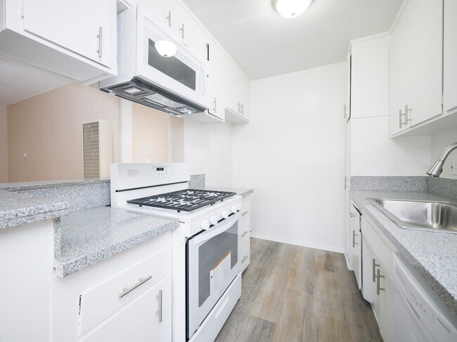 Building Photo - 1166 S. Crenshaw Blvd