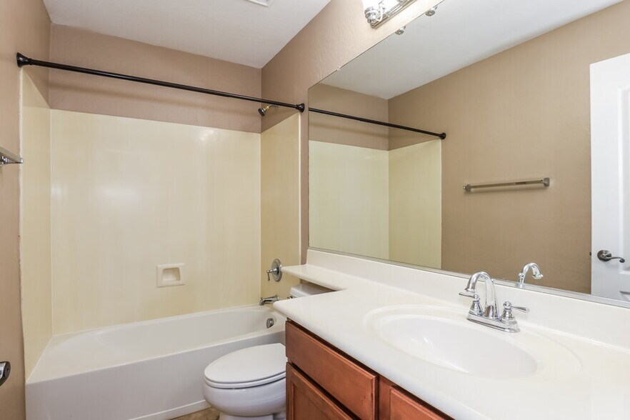 Building Photo - 2044 S Heron Ln