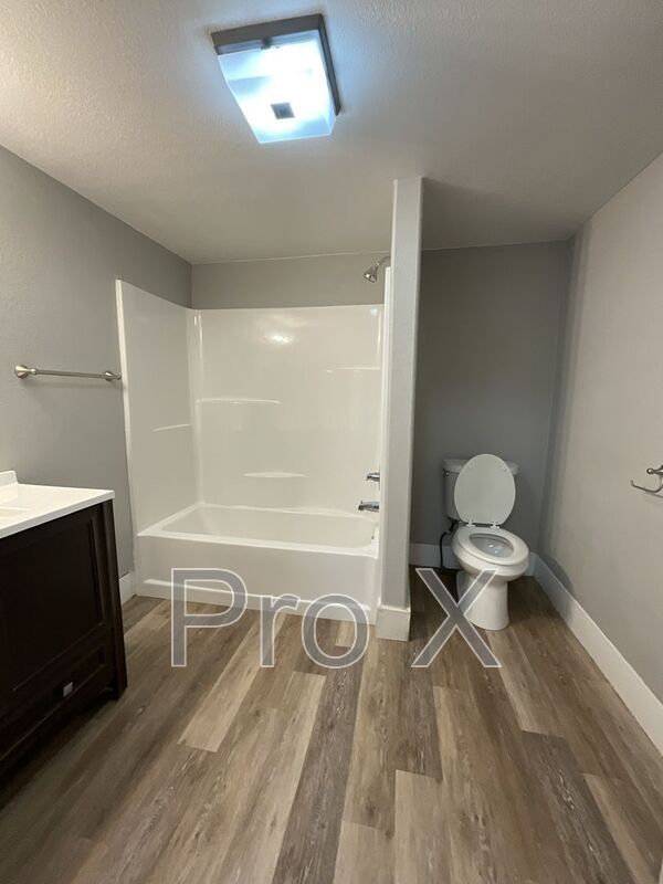 Building Photo - 211 E Adams St