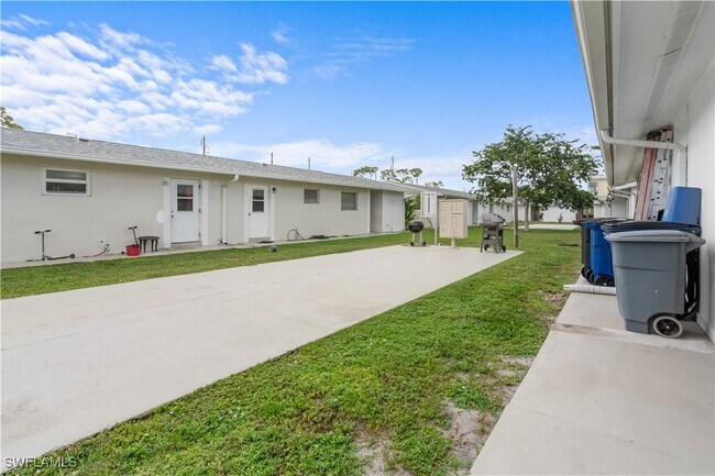 Building Photo - 27470 Village Garden Way
