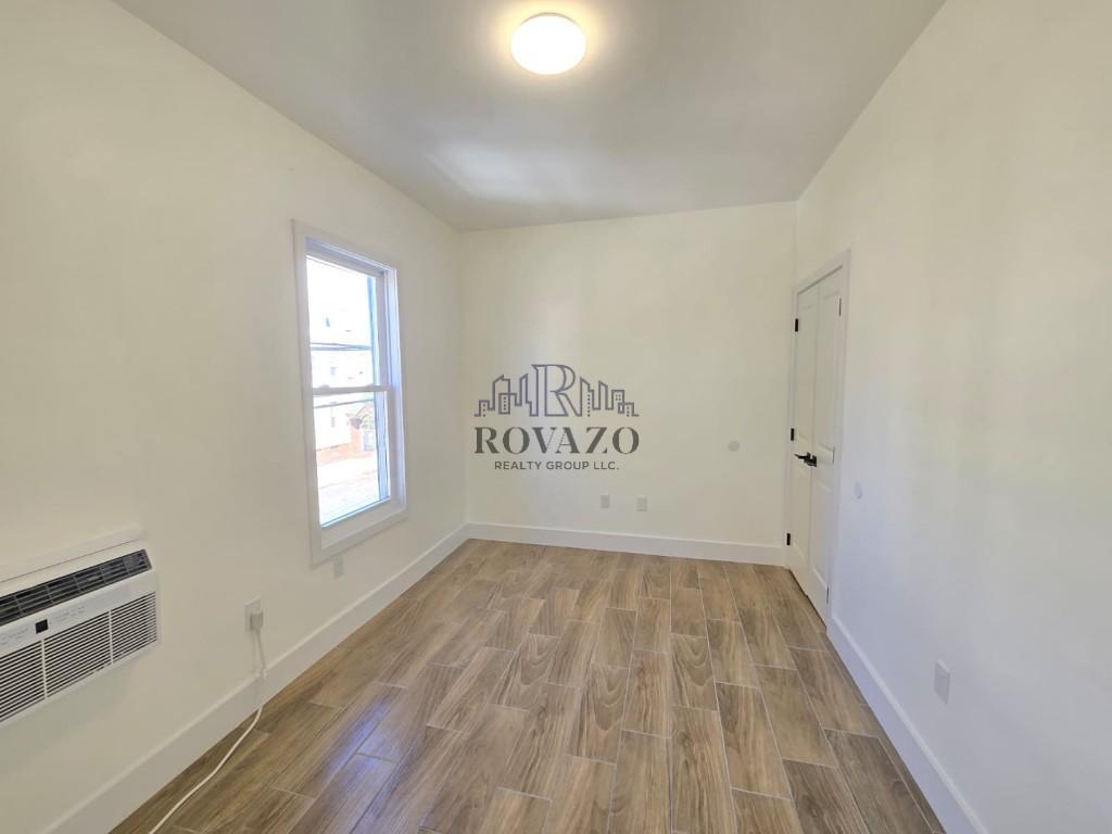 Building Photo - 634 15th Ave