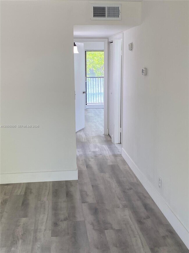 Building Photo - 9920 NW 68th Pl