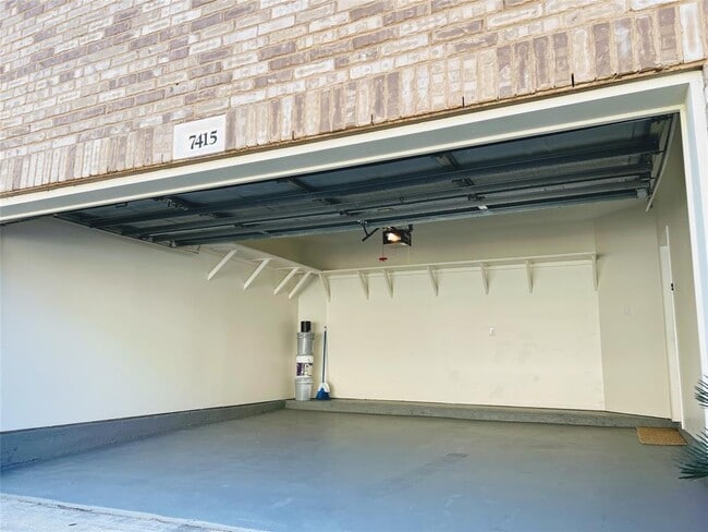 Building Photo - 7415 Hollister Ridge