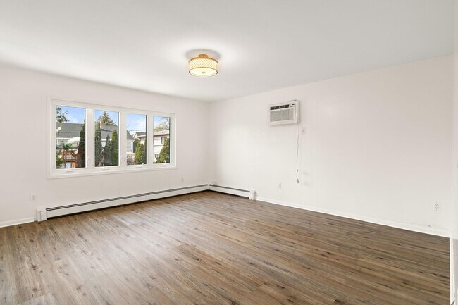 Building Photo - 184 Central Ln