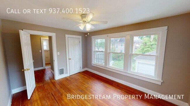 Building Photo - Updated 3 bedroom 1 bath home with detache...