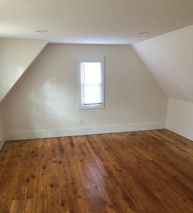 Building Photo - 612 S Cleveland Massillon Rd