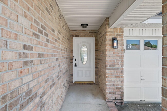 Building Photo - 422 Pristine Water Ln