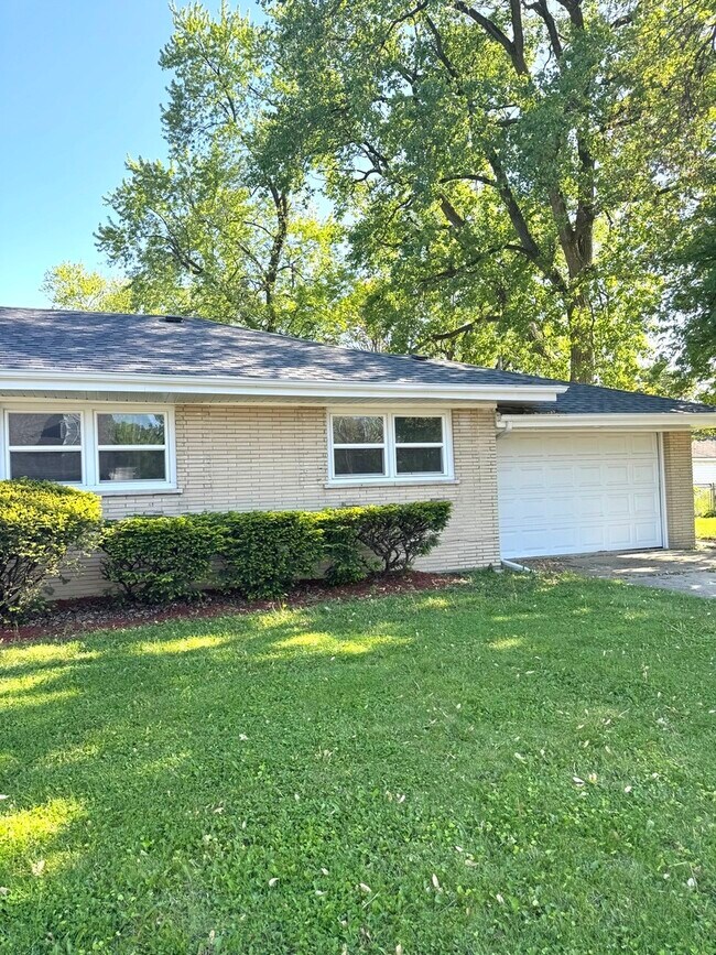 Building Photo - 14900 Evers St