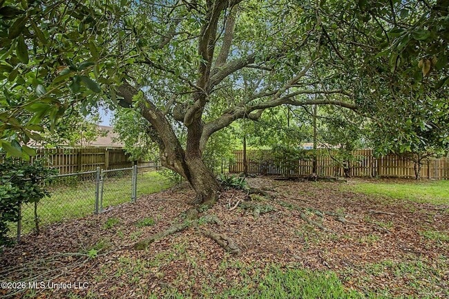 Building Photo - 883 Rustwood Dr
