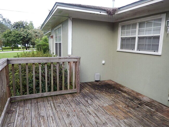 Building Photo - LOVELY 3/2 MIDTOWN House w/ Deck, Wood Flo...
