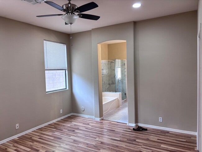 Building Photo - 2720 E Hulet Dr