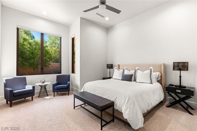 Building Photo - 2 Castle Oaks Ct