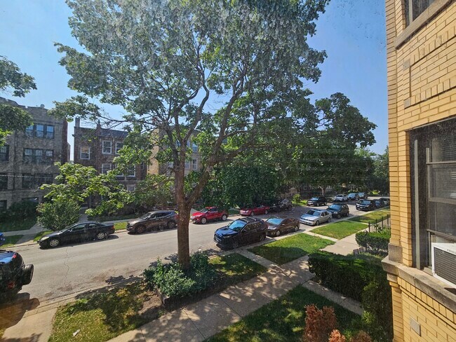 Building Photo - 5507 N Campbell Ave