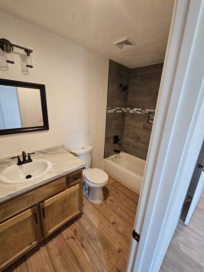 Building Photo - 20460 Rimrock Rd E