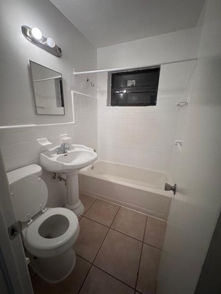 Building Photo - 107 SW 18th Ave