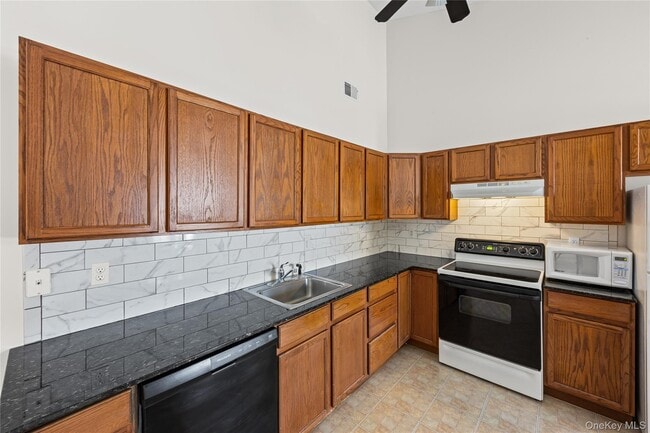 Building Photo - 1005 Constance Ln