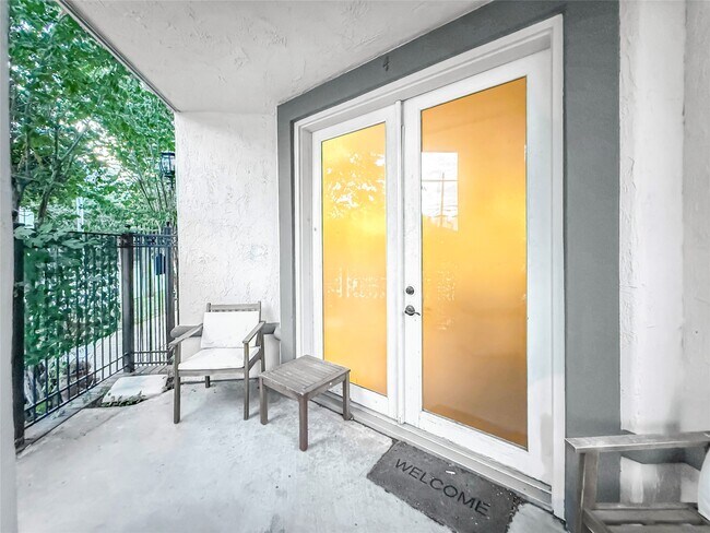 Building Photo - 2216 Chenevert St