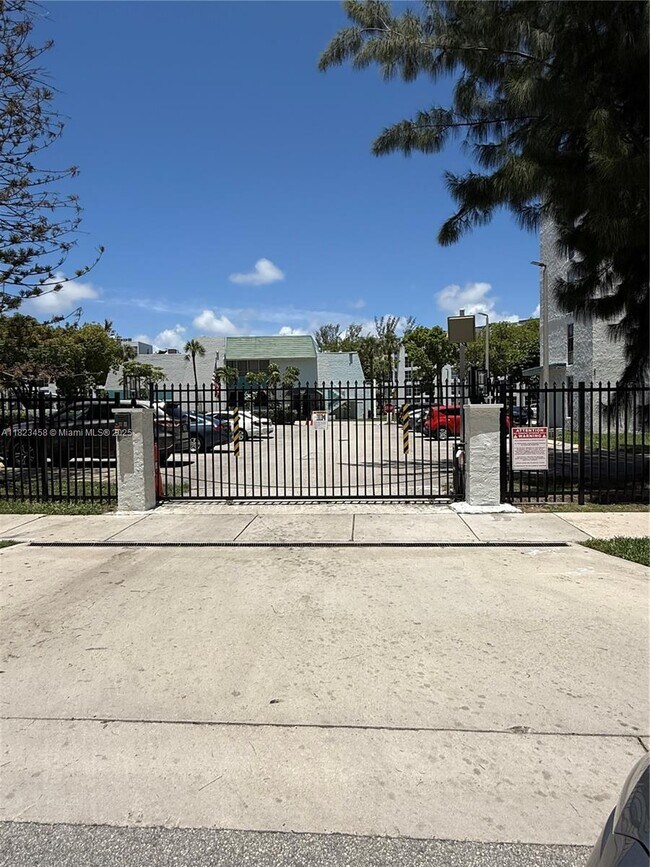 Building Photo - 17570 Atlantic Blvd