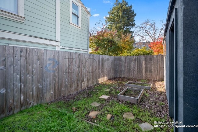 Building Photo - 903 61st St