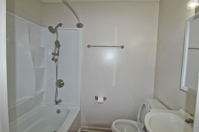 Building Photo - Charming 3 Bedroom Home Available In Crawf...