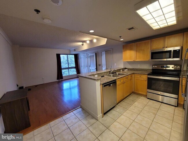 Building Photo - 777 7th St NW