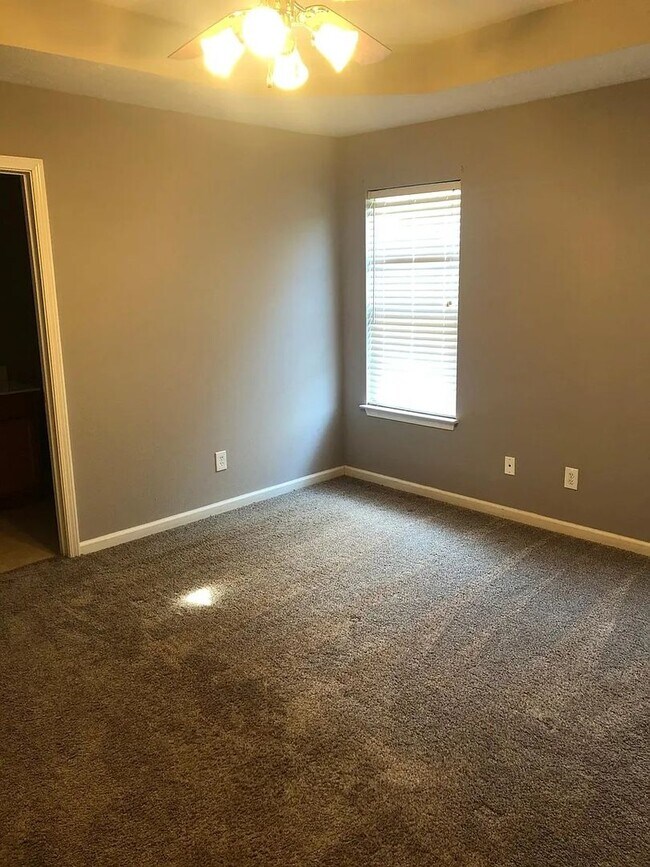 Building Photo - Charming 3-Bedroom Home in the Heart of La...