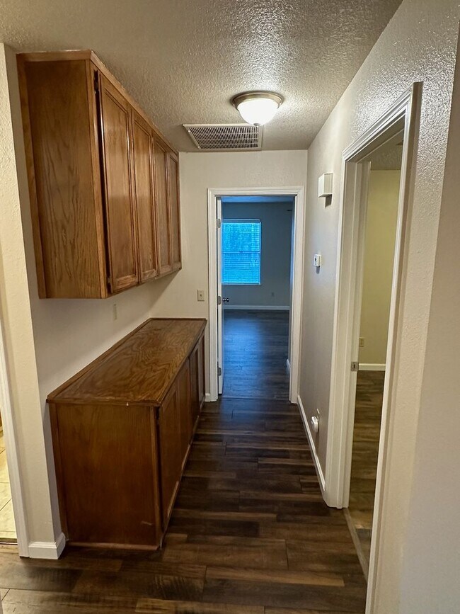 Building Photo - 1622 S Peppertree Ct