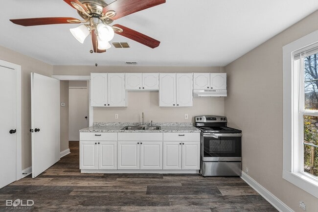 Building Photo - 1129 Boone St