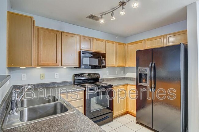 Building Photo - 7108 W Friendly Ave