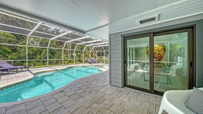 Building Photo - Museum's Area Home