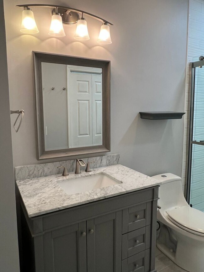 Building Photo - Lovely Condo with Updated Bathrooms and Private View - Summer House