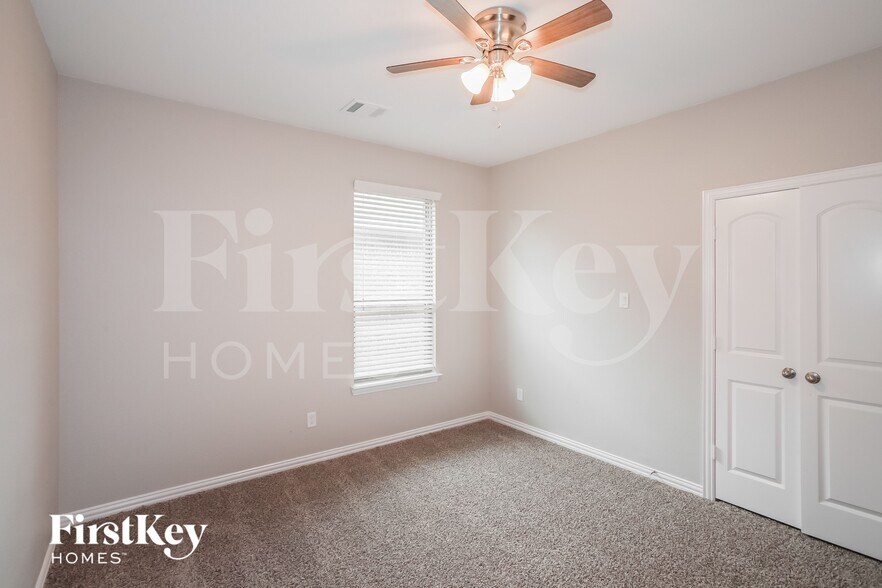 Building Photo - 304 Stefani Dr