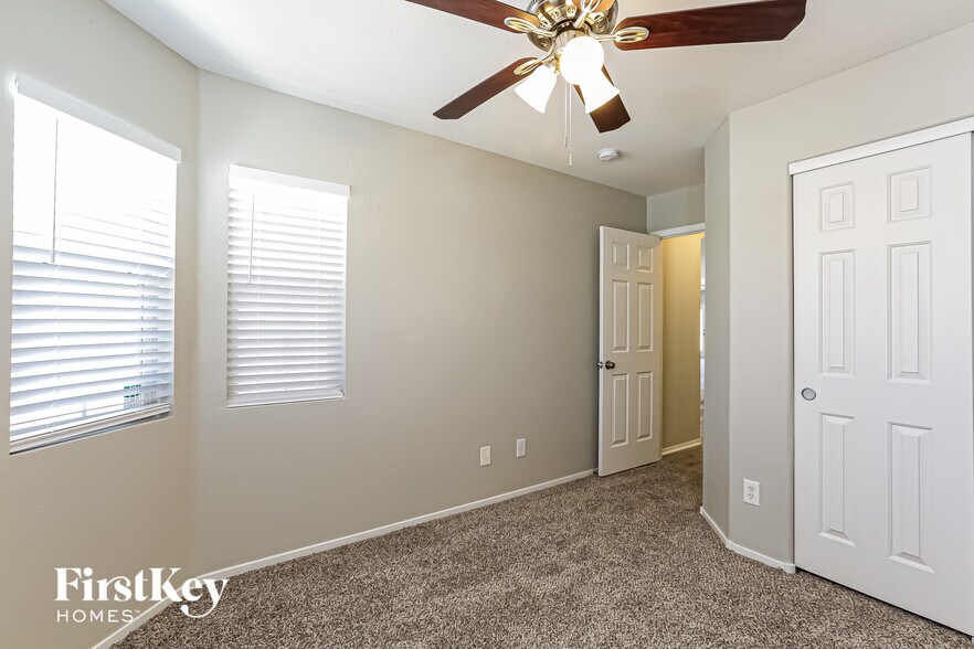 Building Photo - 5217 N Painted Pebble St