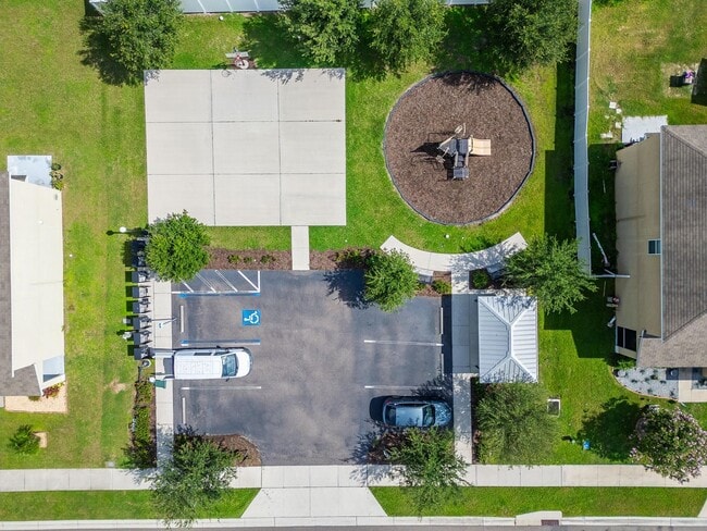 Building Photo - Stunning 5 bed/ 2 bath