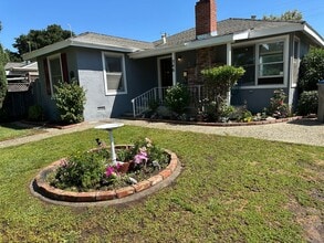 Building Photo - Single family 2 bedroom 1 bath, yard