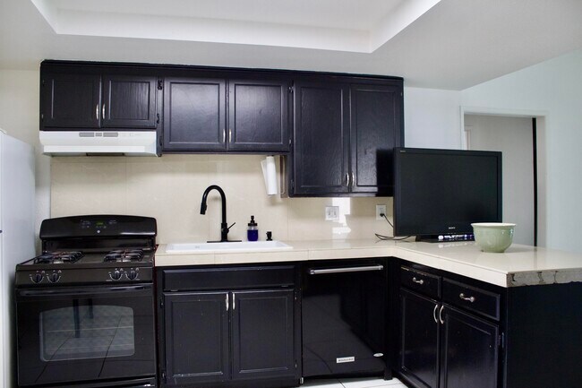 Building Photo - 30650 Avenida Del Yermo