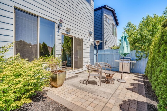 Building Photo - Beautiful 4 Bed, 3.5 Bath Rental Home in C...