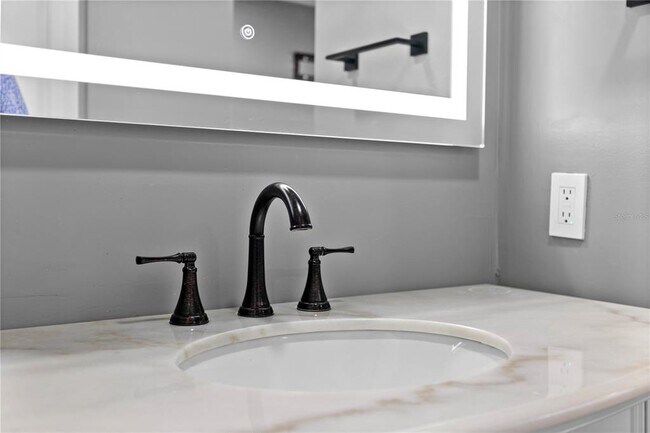 Building Photo - 6062 Willowpointe Cir